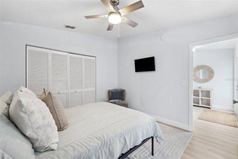 House in Anna Maria, Florida 3 bedrooms, 120.4 sq.m. № 1723750 - photo 22