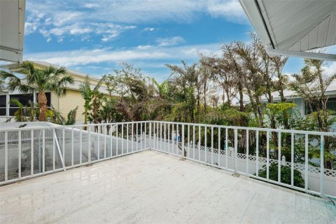 House in Anna Maria, Florida 3 bedrooms, 120.4 sq.m. № 1723750 - photo 29