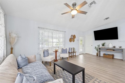 House in Anna Maria, Florida 3 bedrooms, 120.4 sq.m. № 1723750 - photo 7