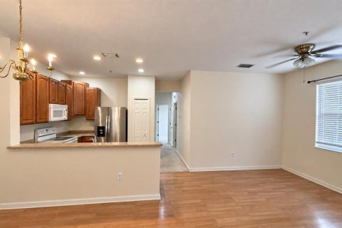 Condo in Sarasota, Florida, 2 bedrooms  № 2403690 - photo 5