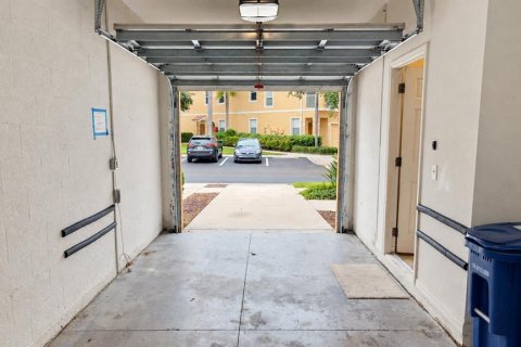 Condo in Sarasota, Florida, 2 bedrooms  № 2403690 - photo 4