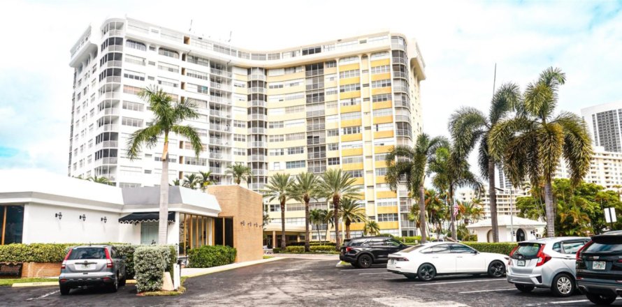 Condo in Hallandale Beach, Florida, 2 bedrooms  № 815816