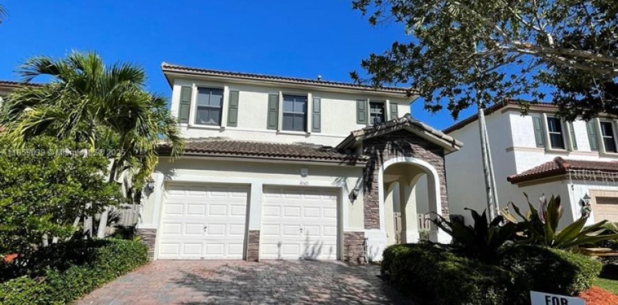 Casa en Cutler Bay, Florida 5 dormitorios, 231.51 m2 № 1887624