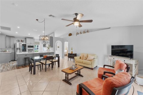 House in Davenport, Florida 3 bedrooms, 115.57 sq.m. № 1816314 - photo 10