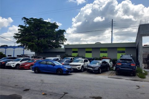 Купить коммерческую недвижимость в Майами-Гарденс, Флорида № 1984907 - фото 11