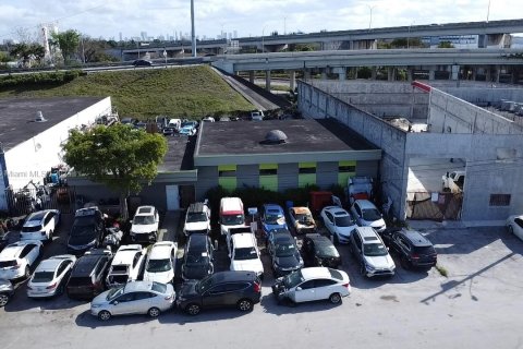 Купить коммерческую недвижимость в Майами-Гарденс, Флорида № 1984907 - фото 3