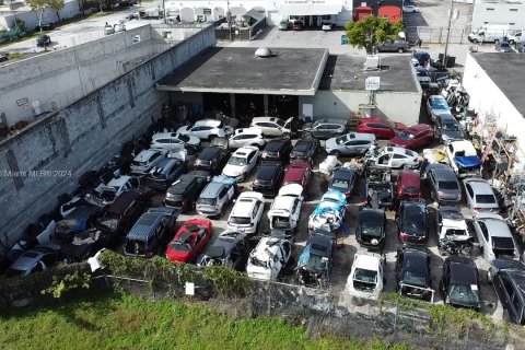 Купить коммерческую недвижимость в Майами-Гарденс, Флорида № 1984907 - фото 5