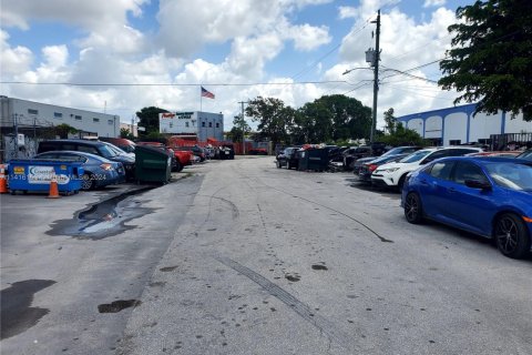 Купить коммерческую недвижимость в Майами-Гарденс, Флорида № 1984907 - фото 16