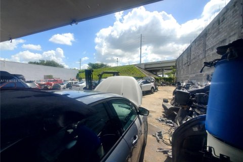 Купить коммерческую недвижимость в Майами-Гарденс, Флорида № 1984907 - фото 25