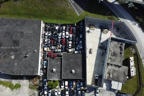 Купить коммерческую недвижимость в Майами-Гарденс, Флорида № 1984907 - фото 4