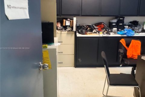 Купить коммерческую недвижимость в Майами-Гарденс, Флорида № 1984907 - фото 21