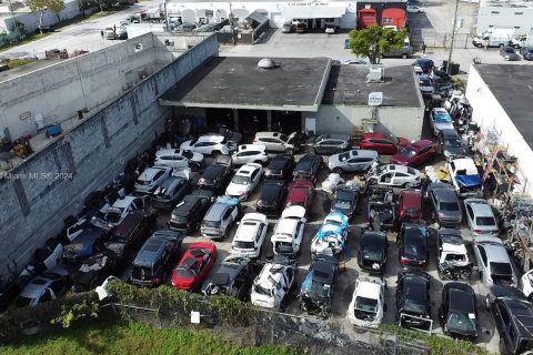 Купить коммерческую недвижимость в Майами-Гарденс, Флорида № 1984907 - фото 6