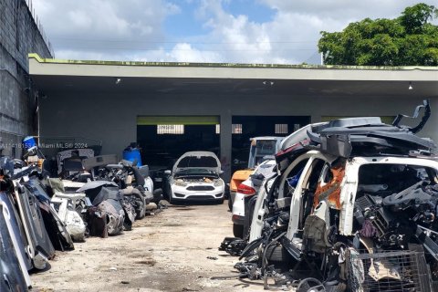 Купить коммерческую недвижимость в Майами-Гарденс, Флорида № 1984907 - фото 30