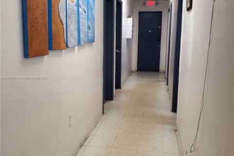 Купить коммерческую недвижимость в Майами-Гарденс, Флорида № 1984907 - фото 22