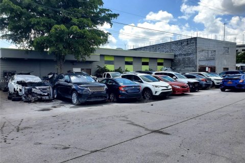 Купить коммерческую недвижимость в Майами-Гарденс, Флорида № 1984907 - фото 13