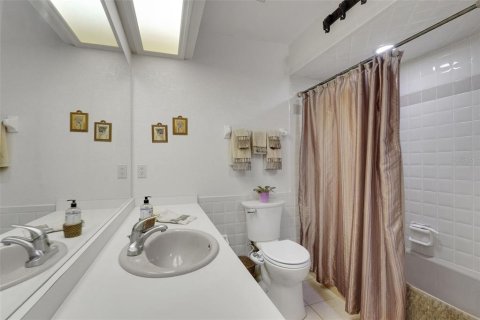 House in Winter Haven, Florida 3 bedrooms, 241.82 sq.m. № 1907335 - photo 24