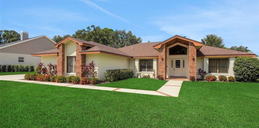 House in Winter Haven, Florida 3 bedrooms, 241.82 sq.m. № 1907335