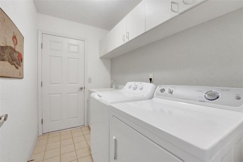 House in Winter Haven, Florida 3 bedrooms, 241.82 sq.m. № 1907335 - photo 13