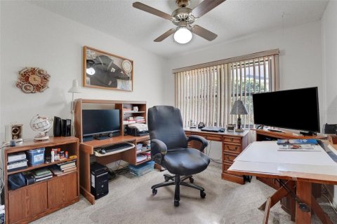 House in Winter Haven, Florida 3 bedrooms, 241.82 sq.m. № 1907335 - photo 15