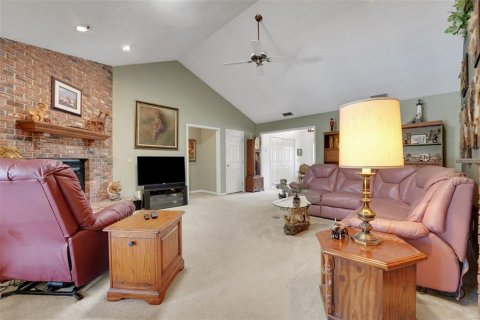 House in Winter Haven, Florida 3 bedrooms, 241.82 sq.m. № 1907335 - photo 8