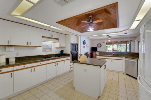 House in Winter Haven, Florida 3 bedrooms, 241.82 sq.m. № 1907335 - photo 10
