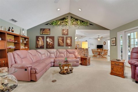 House in Winter Haven, Florida 3 bedrooms, 241.82 sq.m. № 1907335 - photo 7