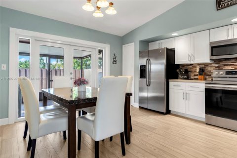 Touwnhouse à vendre à Miami, Floride: 2 chambres, 94.3 m2 № 1964912 - photo 7