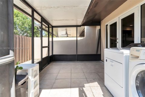 Touwnhouse à vendre à Miami, Floride: 2 chambres, 94.3 m2 № 1964912 - photo 20