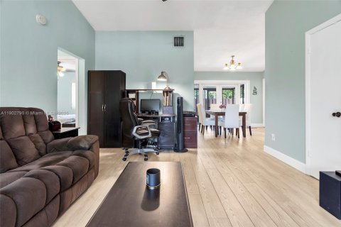 Touwnhouse à vendre à Miami, Floride: 2 chambres, 94.3 m2 № 1964912 - photo 4