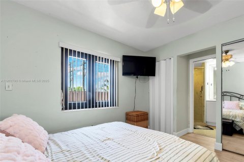 Touwnhouse à vendre à Miami, Floride: 2 chambres, 94.3 m2 № 1964912 - photo 18