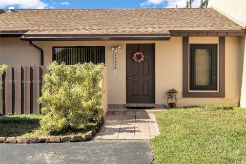 Touwnhouse à vendre à Miami, Floride: 2 chambres, 94.3 m2 № 1964912 - photo 2