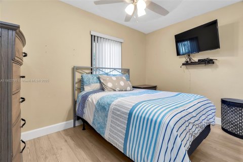 Touwnhouse à vendre à Miami, Floride: 2 chambres, 94.3 m2 № 1964912 - photo 12