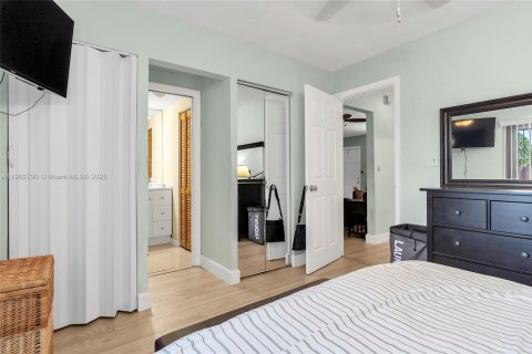 Touwnhouse à vendre à Miami, Floride: 2 chambres, 94.3 m2 № 1964912 - photo 17