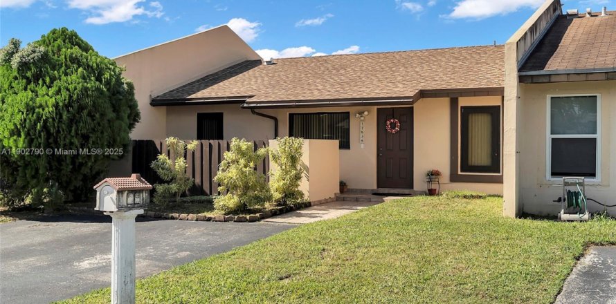 Touwnhouse à Miami, Floride 2 chambres, 94.3 m2 № 1964912