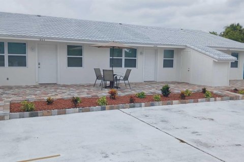 Commercial property in St. Lucie, Florida № 2254502 - photo 4
