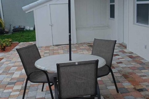 Commercial property in St. Lucie, Florida № 2254502 - photo 6