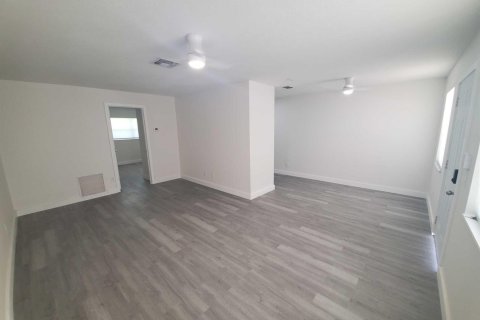 Commercial property in St. Lucie, Florida № 2254502 - photo 19