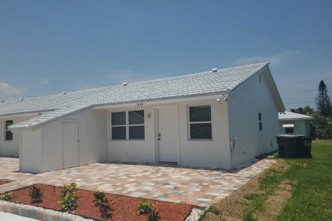 Commercial property in St. Lucie, Florida № 2254502 - photo 7