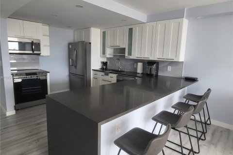 Condominio en alquiler en Hallandale Beach, Florida, 1 dormitorio, 68.84 m2 № 2011445 - foto 11