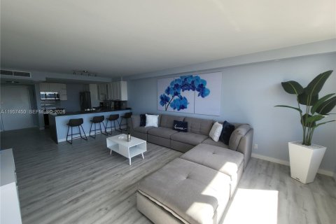 Condominio en alquiler en Hallandale Beach, Florida, 1 dormitorio, 68.84 m2 № 2011445 - foto 3