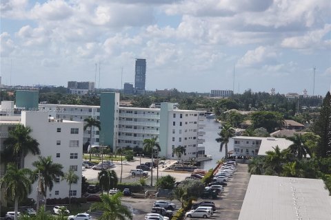 Condominio en alquiler en Hallandale Beach, Florida, 1 dormitorio, 68.84 m2 № 2011445 - foto 22