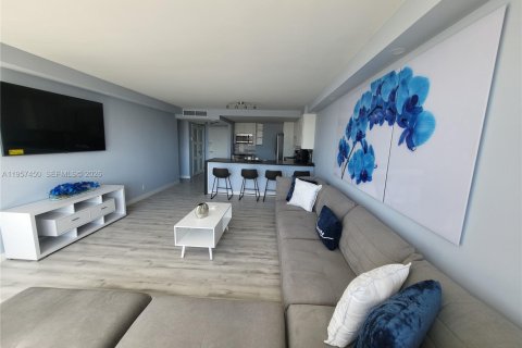 Condominio en alquiler en Hallandale Beach, Florida, 1 dormitorio, 68.84 m2 № 2011445 - foto 4