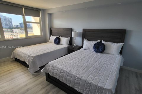 Condominio en alquiler en Hallandale Beach, Florida, 1 dormitorio, 68.84 m2 № 2011445 - foto 12