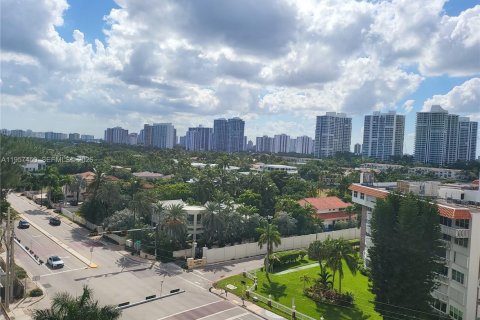 Condominio en alquiler en Hallandale Beach, Florida, 1 dormitorio, 68.84 m2 № 2011445 - foto 21