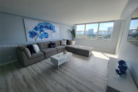 Condominio en alquiler en Hallandale Beach, Florida, 1 dormitorio, 68.84 m2 № 2011445 - foto 2