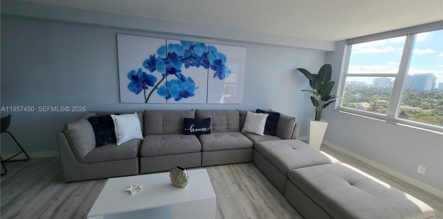 Condominio en Hallandale Beach, Florida, 1 dormitorio  № 2011445