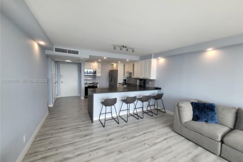 Condominio en alquiler en Hallandale Beach, Florida, 1 dormitorio, 68.84 m2 № 2011445 - foto 6