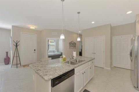 House in Venice, Florida 2 bedrooms, 140.75 sq.m. № 1543618 - photo 13