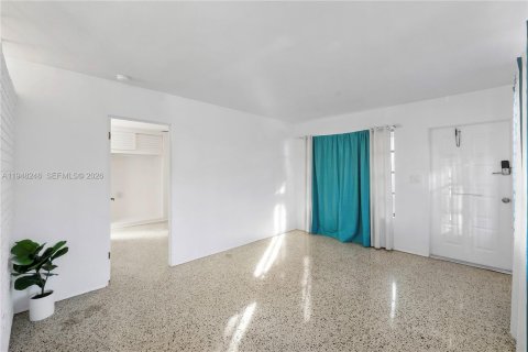 Снять в аренду виллу или дом в Форт-Лодердейл, Флорида 1 спальня, № 2004318 - фото 3