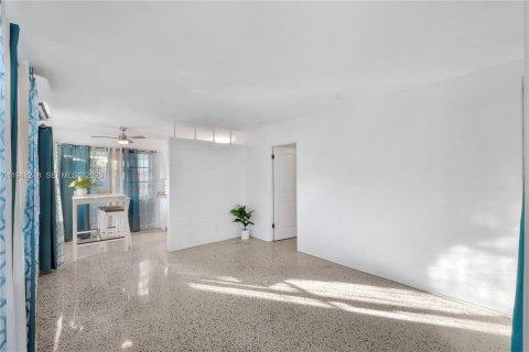 Снять в аренду виллу или дом в Форт-Лодердейл, Флорида 1 спальня, № 2004318 - фото 4